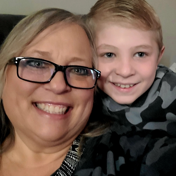 Meet your Posher, Debbie - Picture 1 of 12